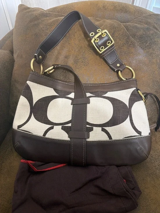 Coach Signature Canvas & Leather Shoulder Bag – Like New - Picture 4 of 4